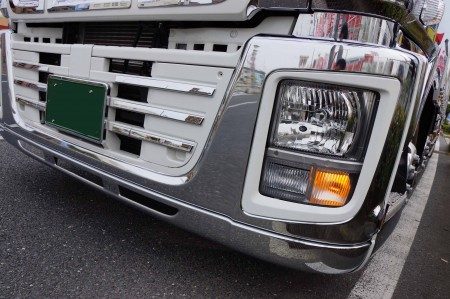 いすゞNEWギガ用メッキフロントバンパー | 大阪のトラックショップ 